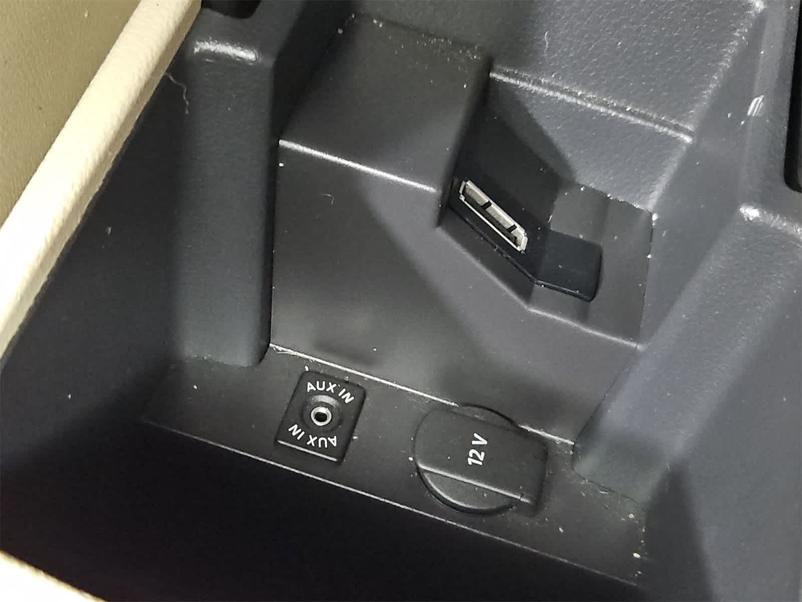 Thumbnail: 2013 Volkswagen Passat - 33