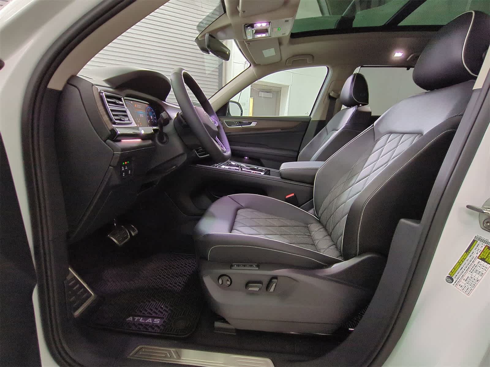 Thumbnail: 2025 Volkswagen Atlas - 16