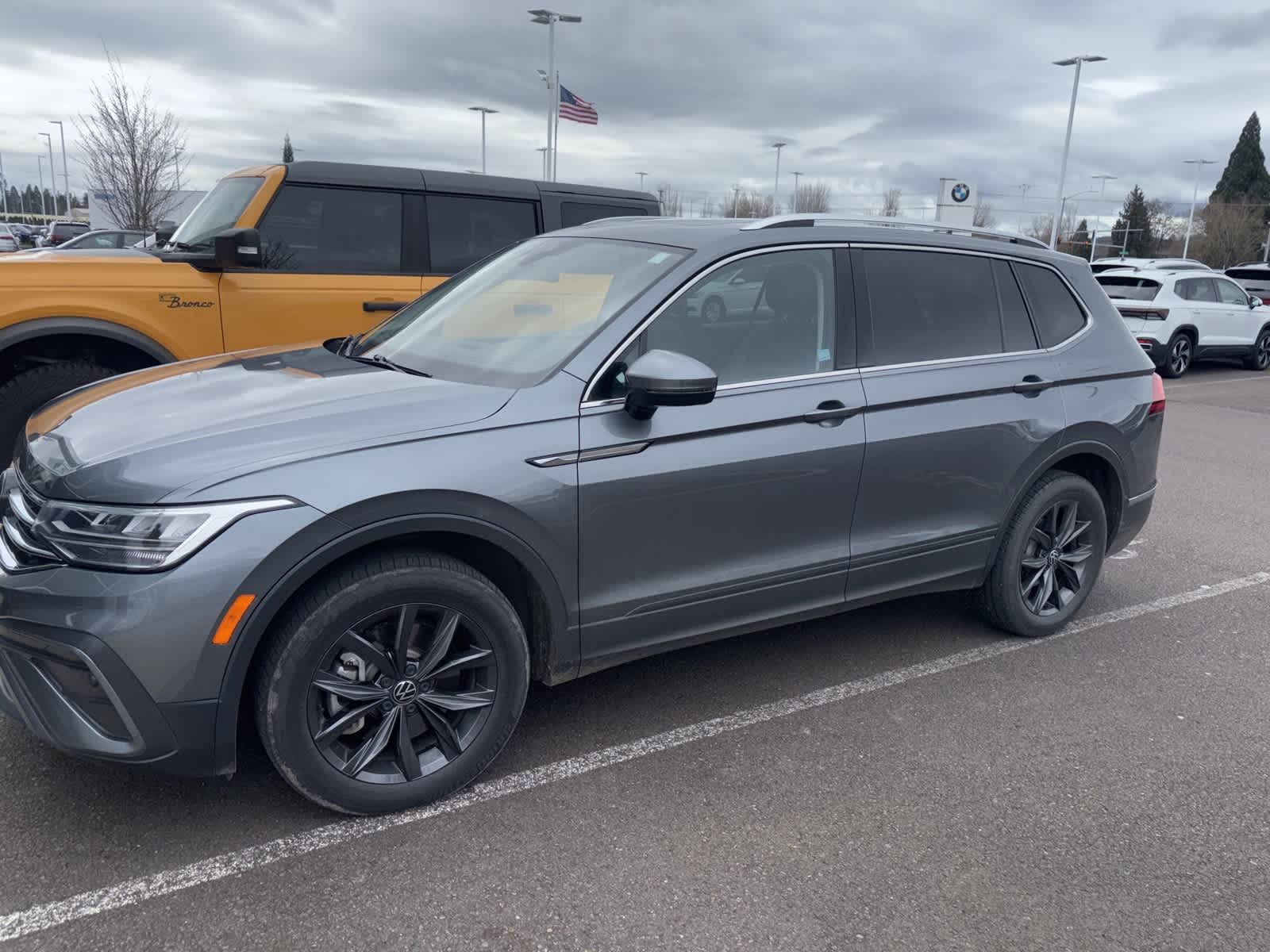 Thumbnail: 2022 Volkswagen Tiguan - 3