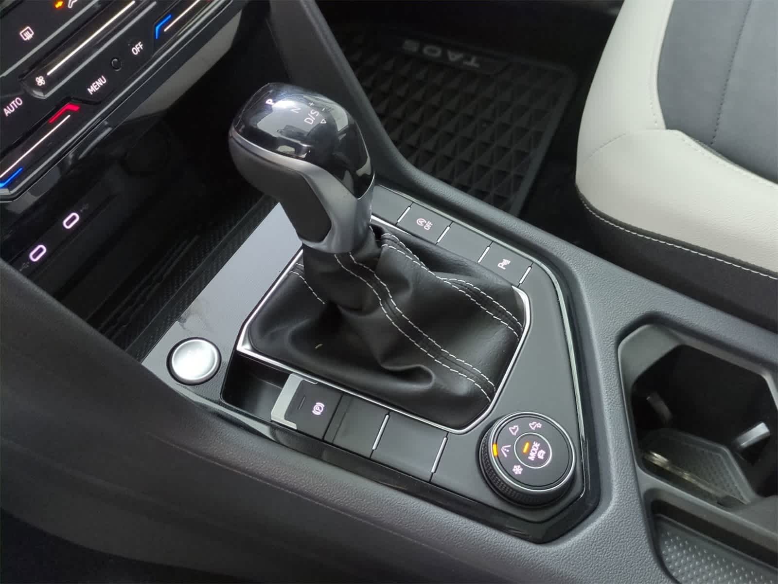 Thumbnail: 2025 Volkswagen Taos - 32