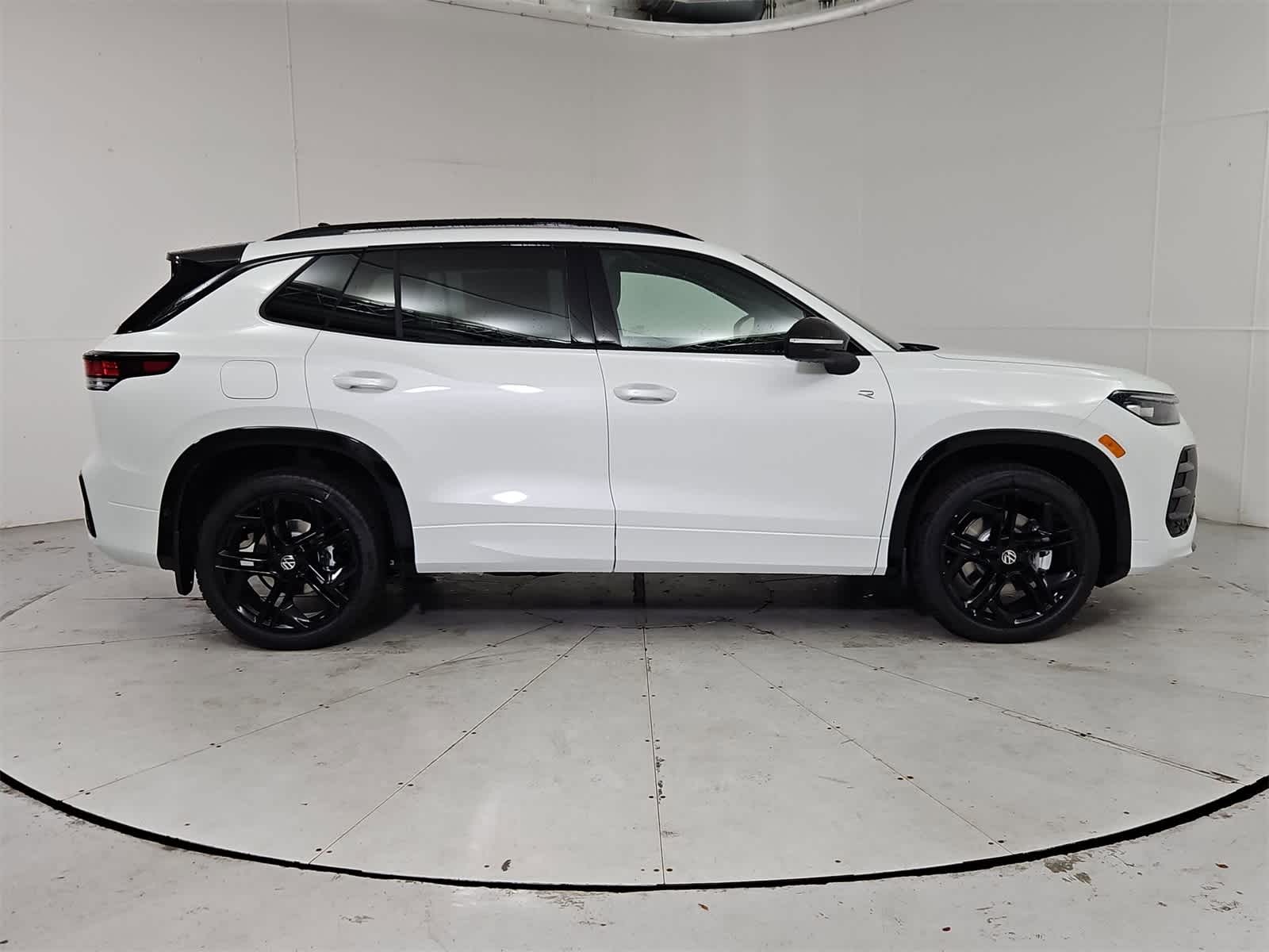 Thumbnail: 2025 Volkswagen Tiguan - 7