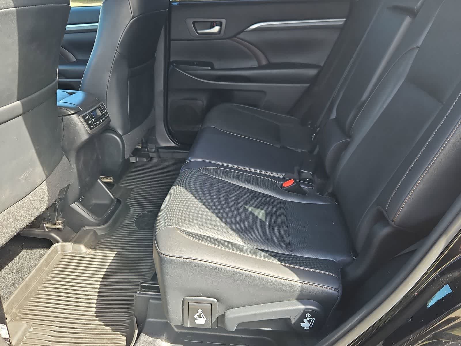 Thumbnail: 2019 Toyota Highlander - 20
