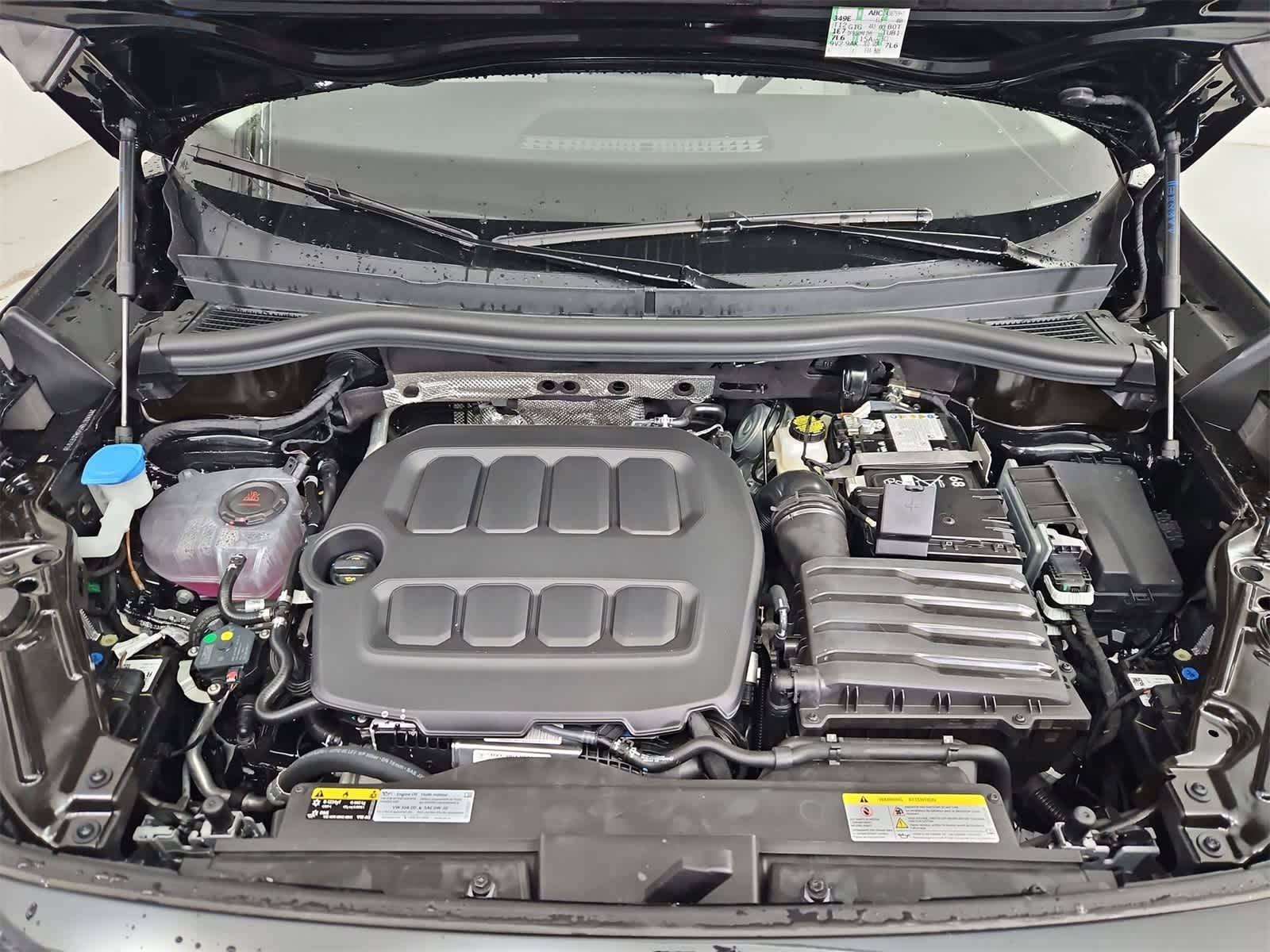 Thumbnail: 2025 Volkswagen Tiguan - 14