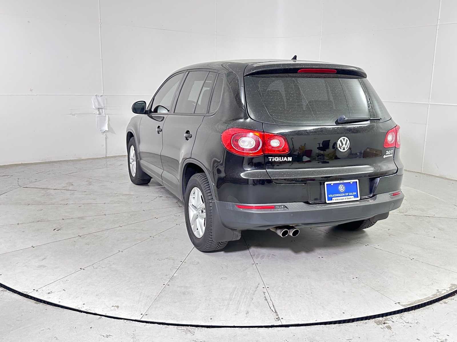 Thumbnail: 2011 Volkswagen Tiguan - 3