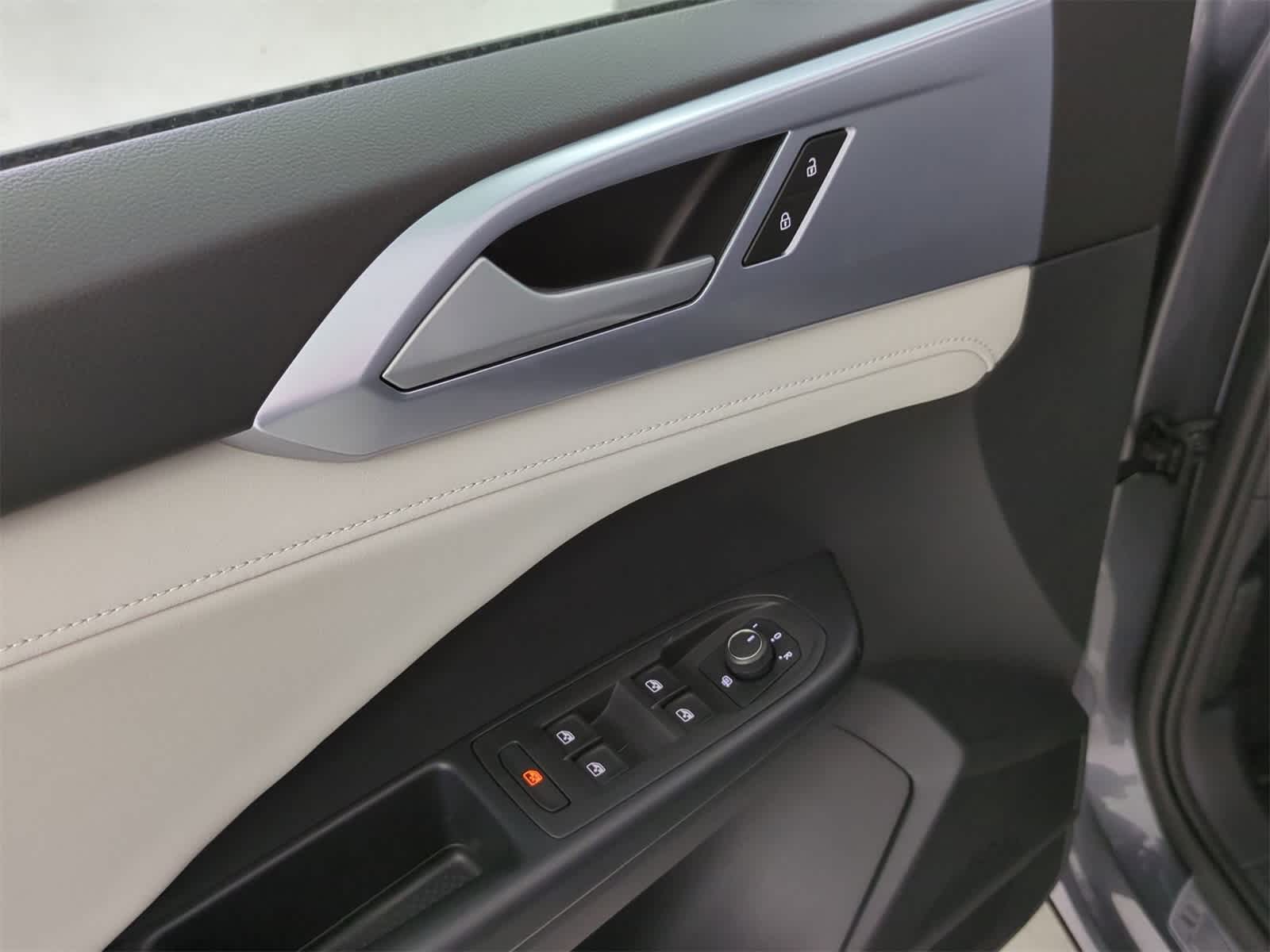 Thumbnail: 2025 Volkswagen Taos - 17