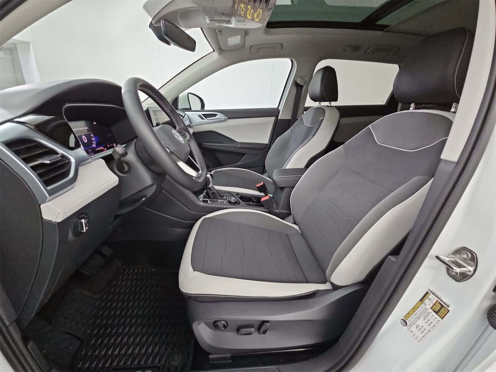 Thumbnail: 2025 Volkswagen Taos - 15