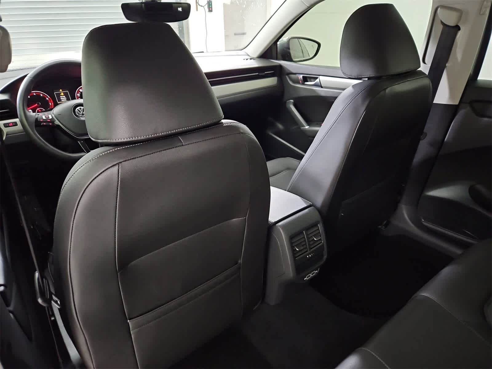 Thumbnail: 2022 Volkswagen Passat - 18