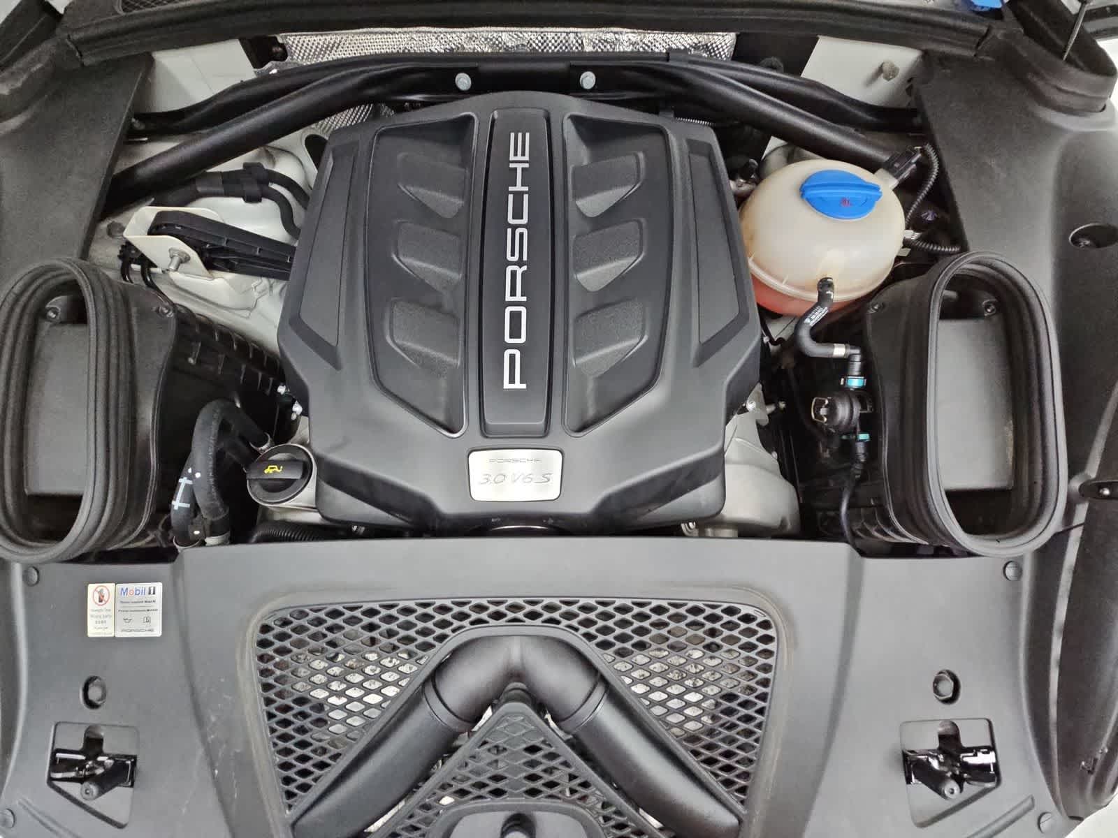 Thumbnail: 2016 Porsche Macan - 14
