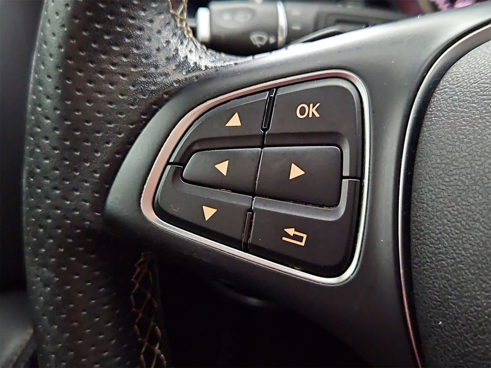 Thumbnail: 2018 Mercedes-Benz GLA - 25