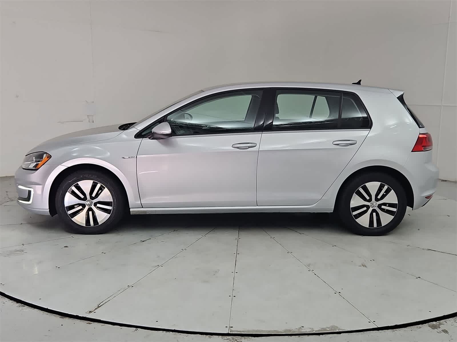 2016 Volkswagen e-Golf SE 3