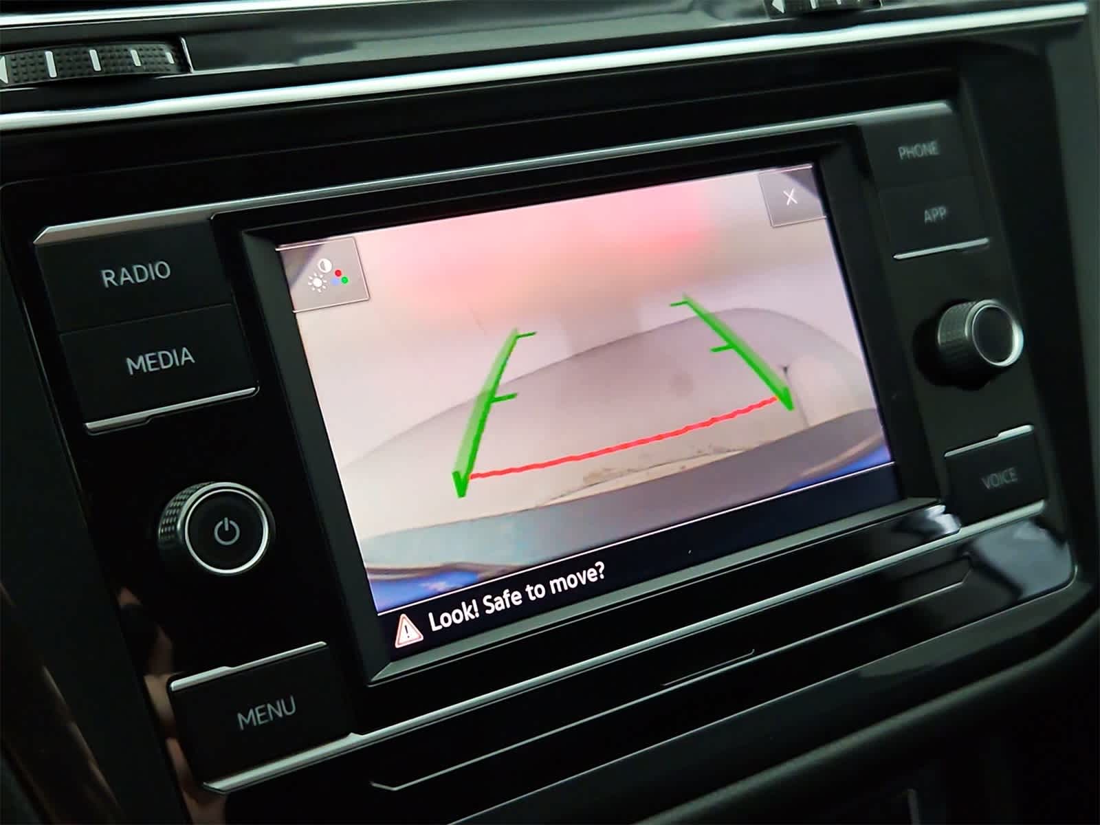 Thumbnail: 2022 Volkswagen Tiguan - 29