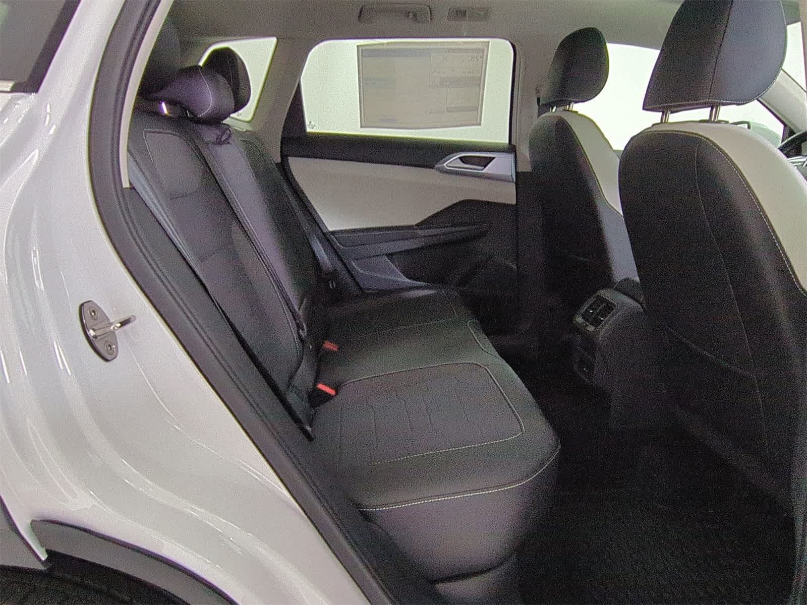 Thumbnail: 2025 Volkswagen Taos - 21