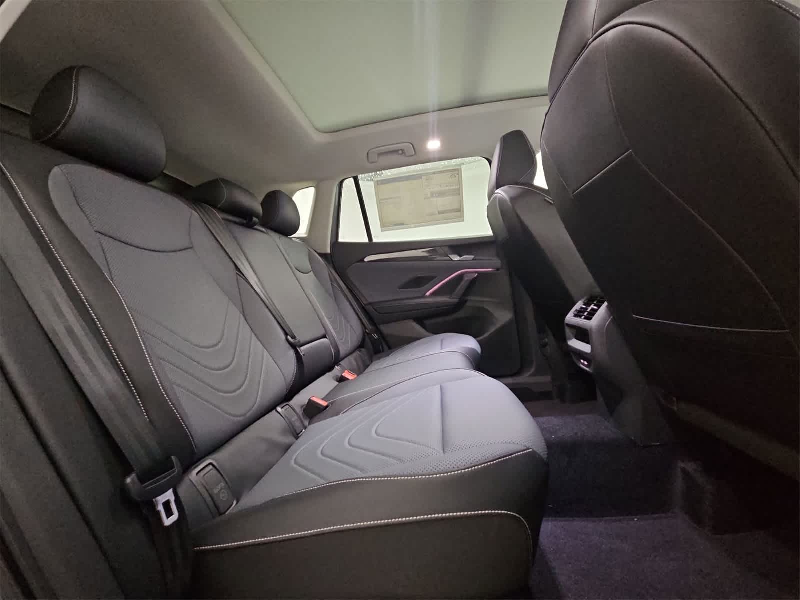 Thumbnail: 2025 Volkswagen Tiguan - 21