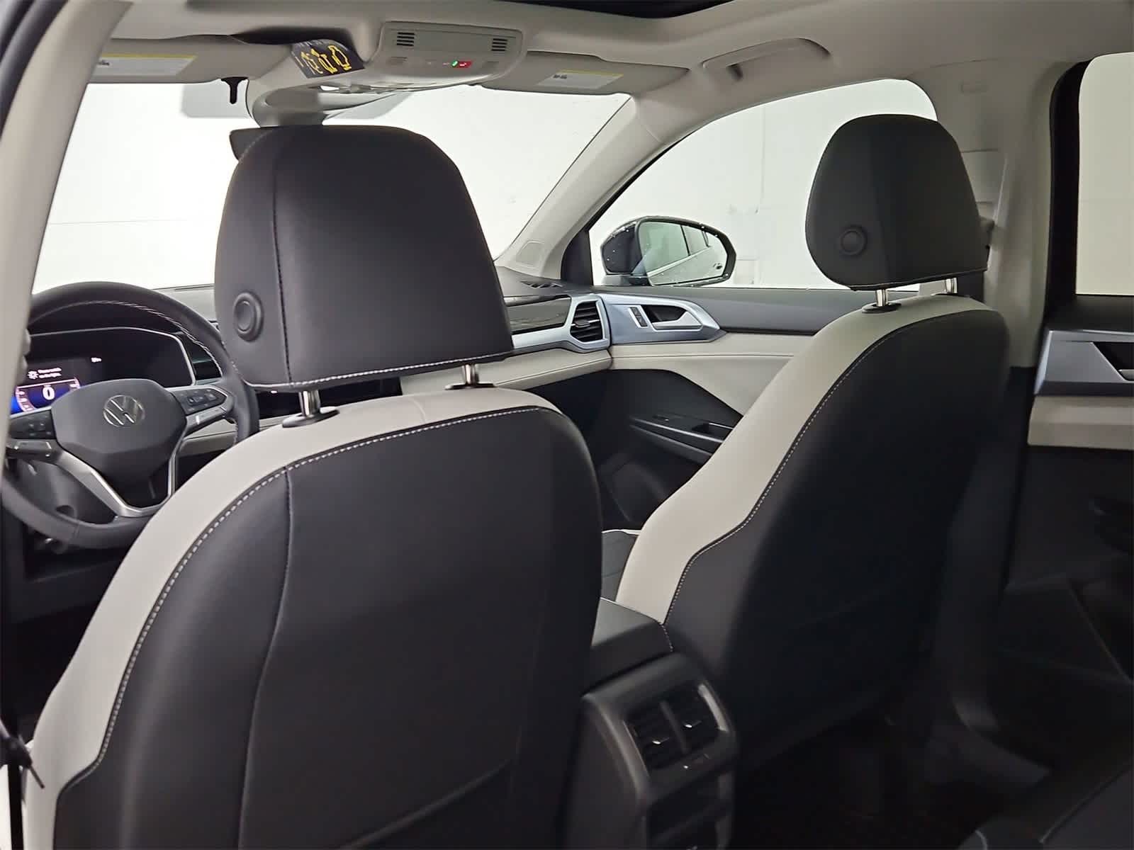 Thumbnail: 2025 Volkswagen Taos - 17