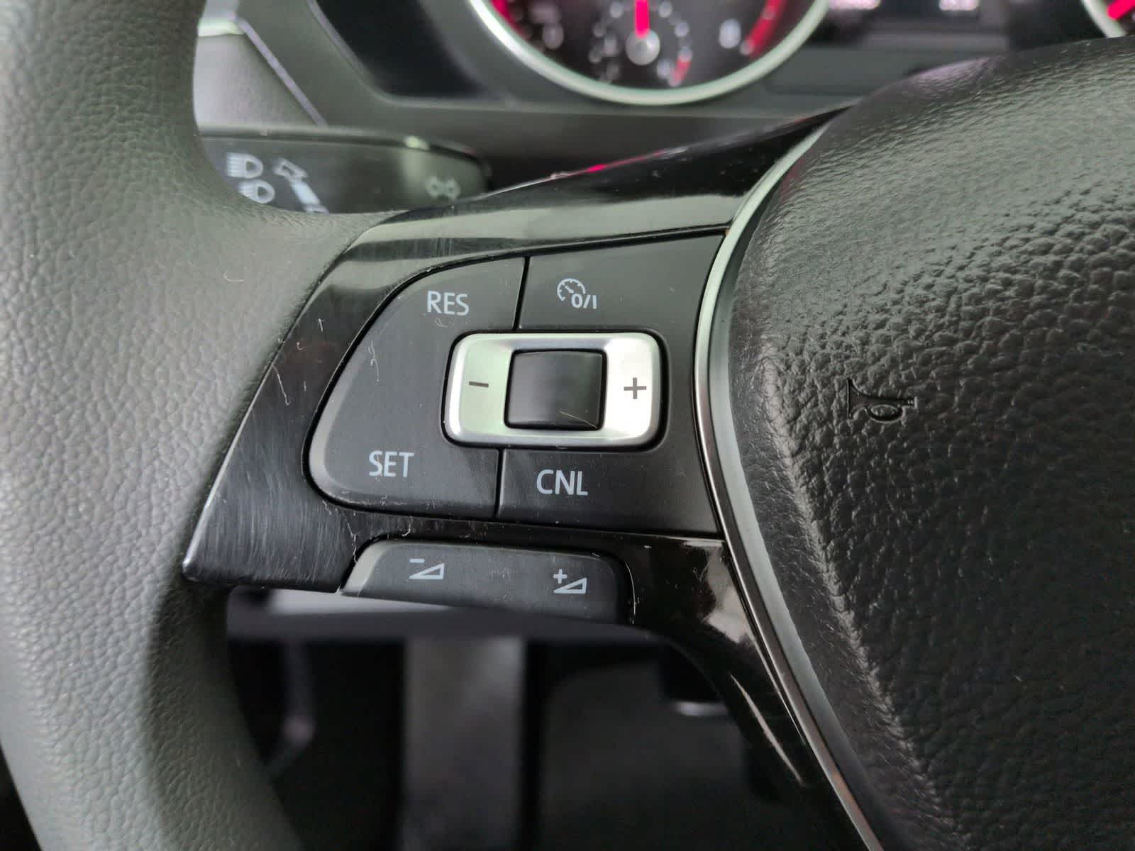 Thumbnail: 2018 Volkswagen Tiguan - 21