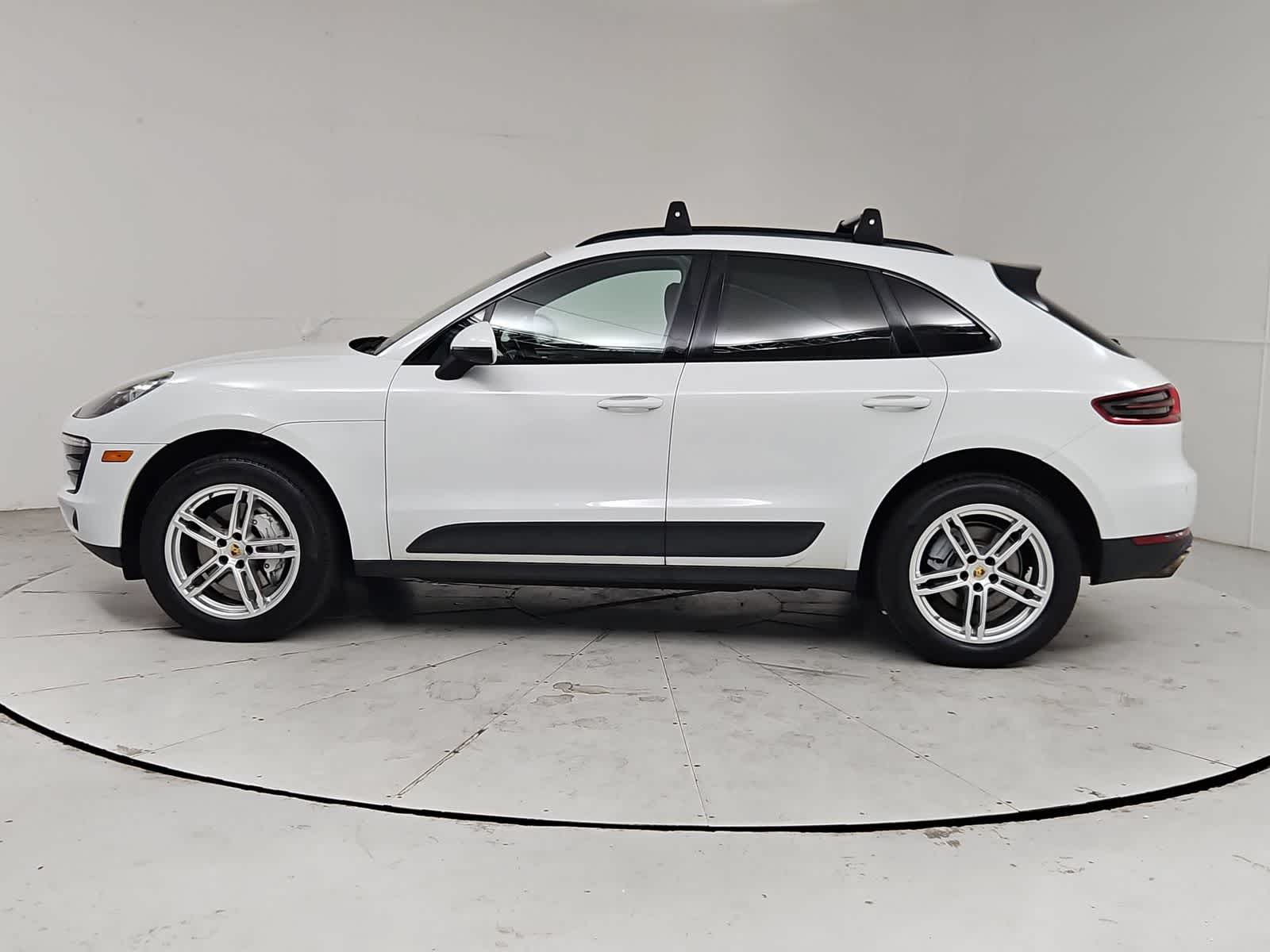 Thumbnail: 2016 Porsche Macan - 3