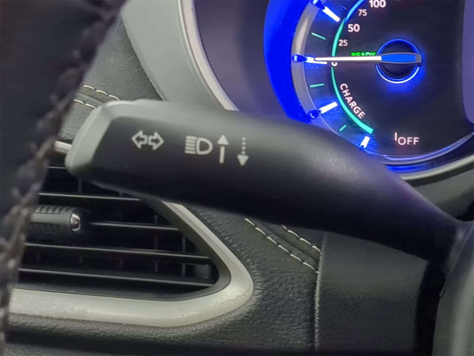 Thumbnail: 2023 Chrysler Pacifica - 25