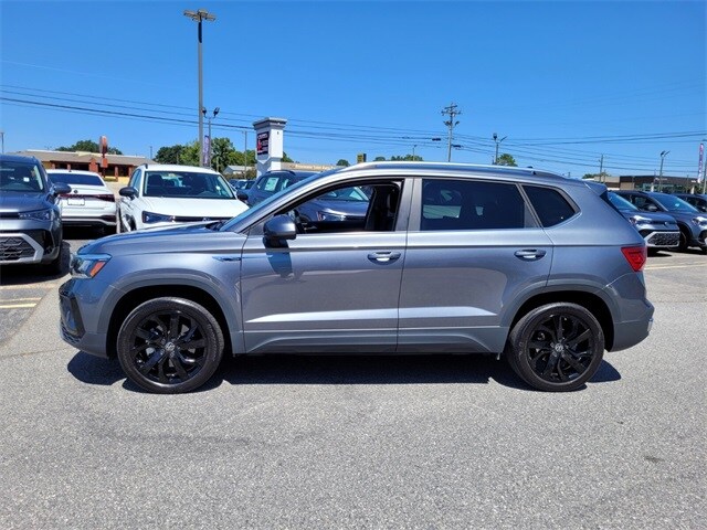 2023 Volkswagen Taos SE photo 4