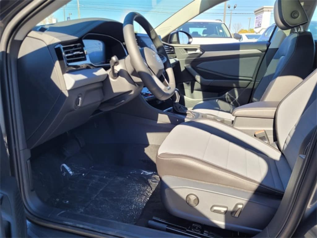 New 2026 Volkswagen Jetta 1.5T SE Sedan