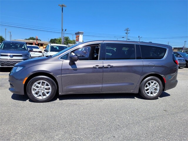 2023 Chrysler Voyager LX photo 3