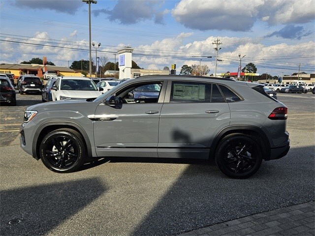 2026 Volkswagen Atlas Cross Sport SEL R-Line photo 4