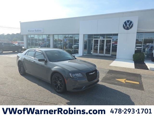 Bright White 2019 Chrysler 300 Sedan Rear-Wheel Drive 8-Speed Automatic