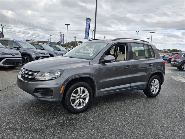 2016 Volkswagen Tiguan S photo 3