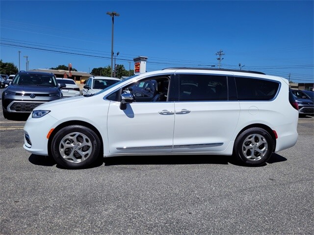 2023 Chrysler Pacifica Limited photo 4