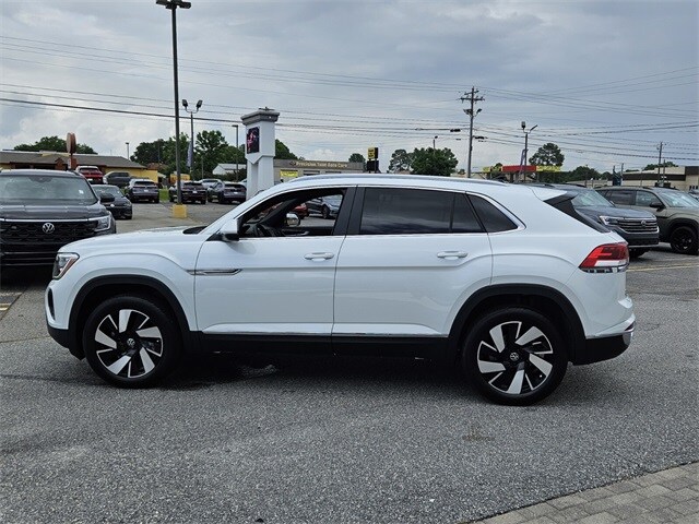2025 Volkswagen Atlas Cross Sport SEL photo 2
