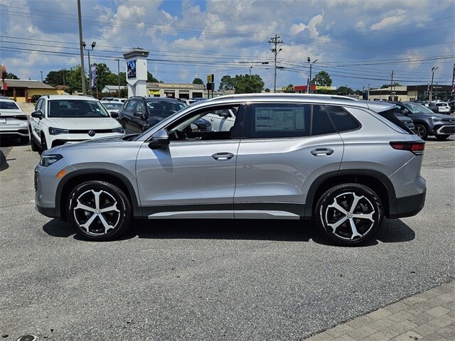 2025 Volkswagen Tiguan SE photo 2