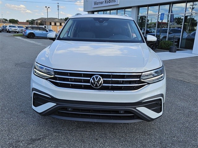 2023 Volkswagen Tiguan SE photo 2