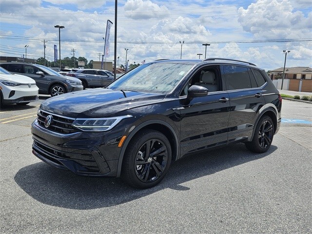 2024 Volkswagen Tiguan SE R-Line Black photo 2