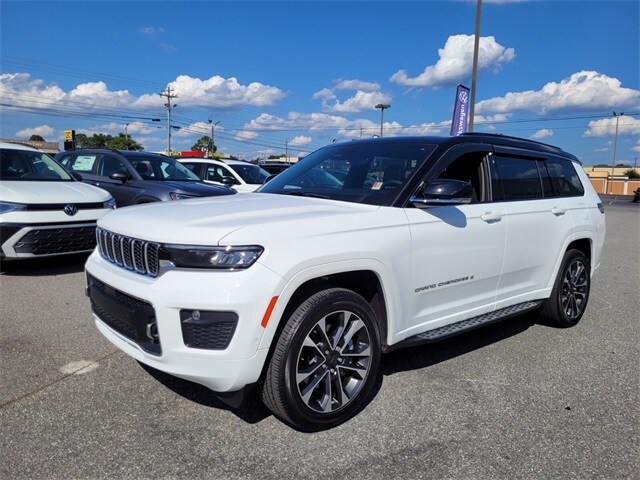 2024 Jeep Grand Cherokee Overland photo 3