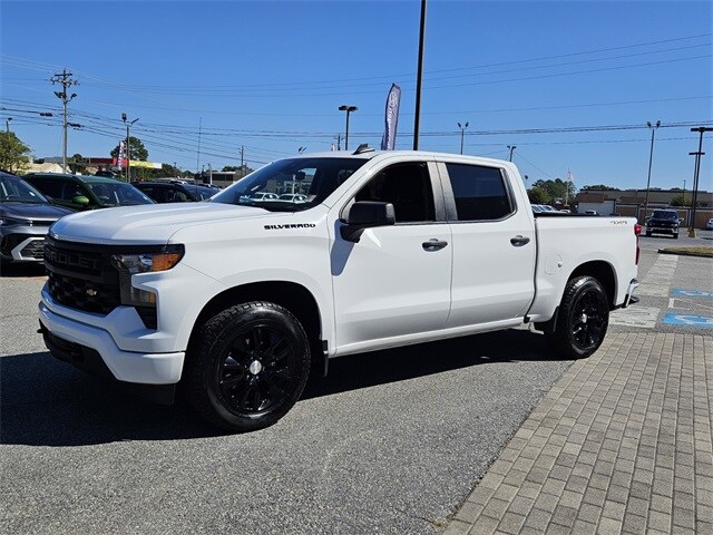 2023 Chevrolet Silverado 1500 Custom photo 3