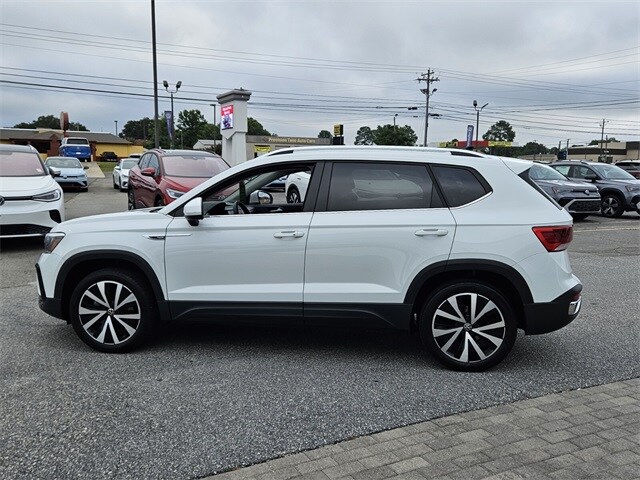 2022 Volkswagen Taos SE photo 3