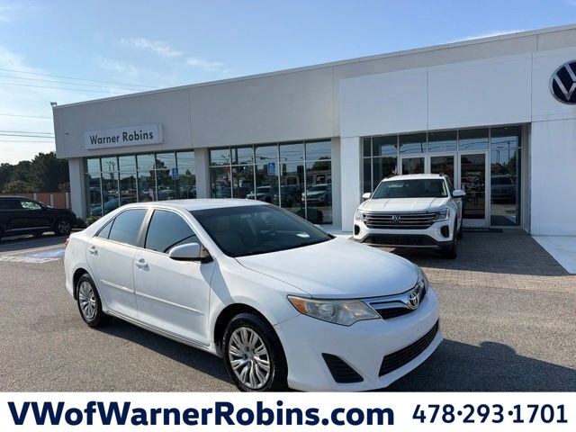 Super White 2012 Toyota Camry Sedan Front-Wheel Drive 6-Speed Automatic