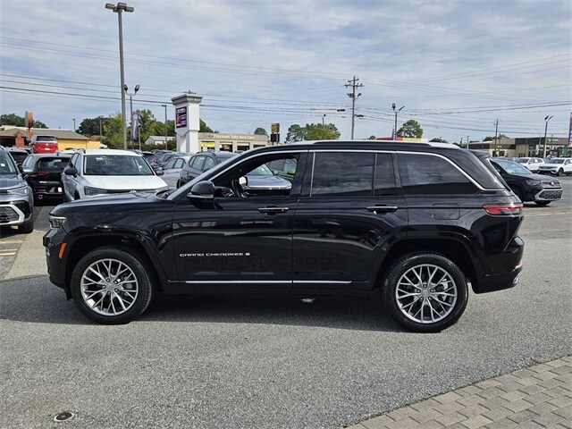 2023 Jeep Grand Cherokee Summit photo 4