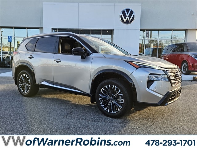 2025 Nissan Rogue Platinum's photo