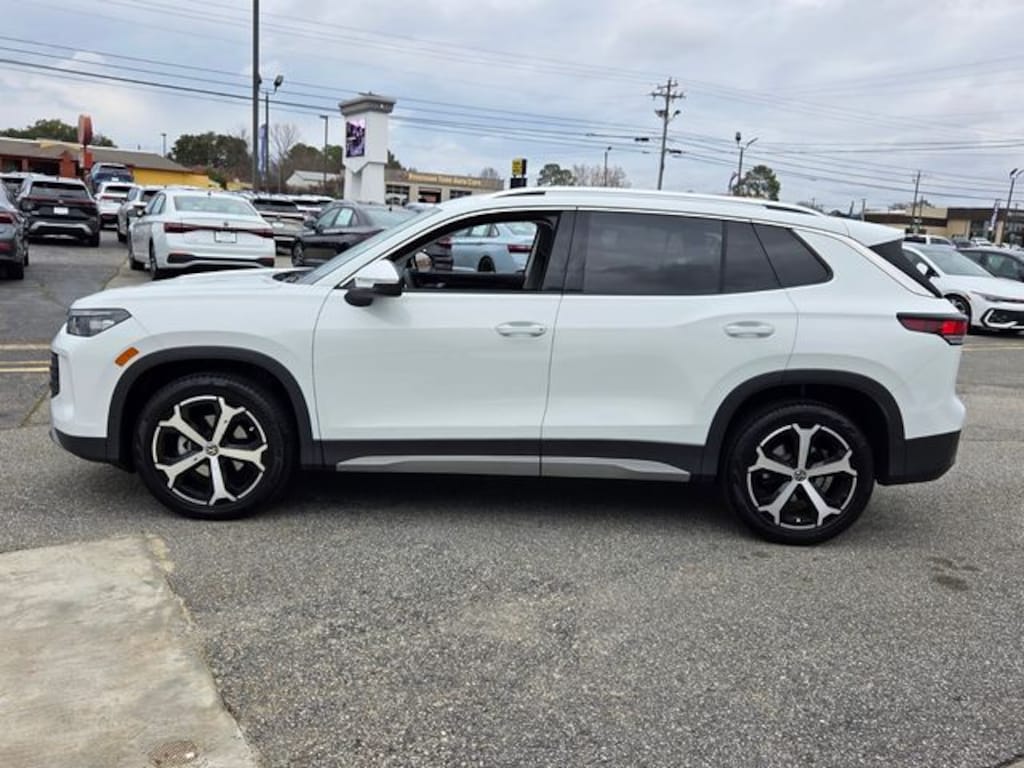 Used 2025 Volkswagen Tiguan 2.0T SE SUV