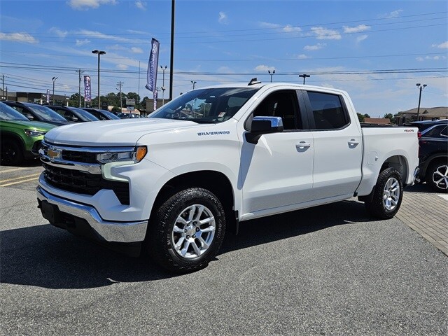 2024 Chevrolet Silverado 1500 LT photo 3