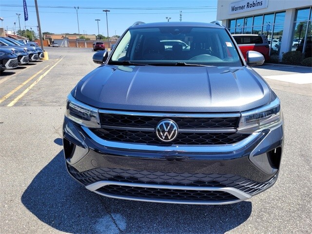 2023 Volkswagen Taos SE photo 2