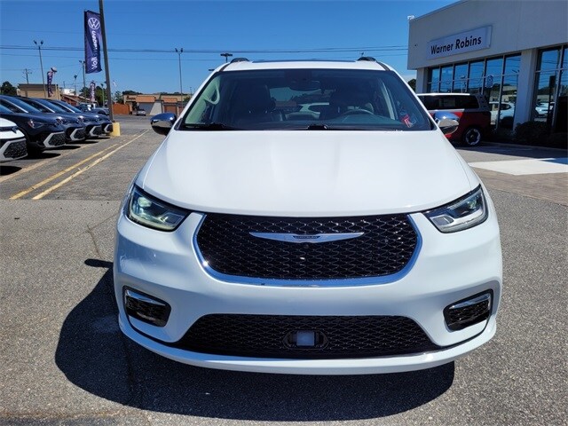 2023 Chrysler Pacifica Limited photo 2