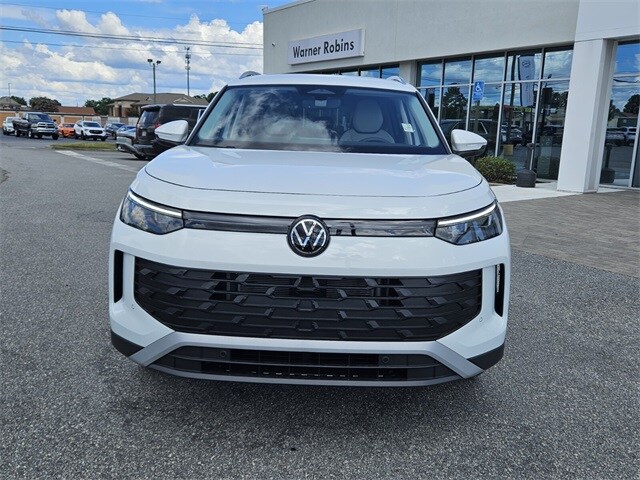 2025 Volkswagen Tiguan SE photo 2