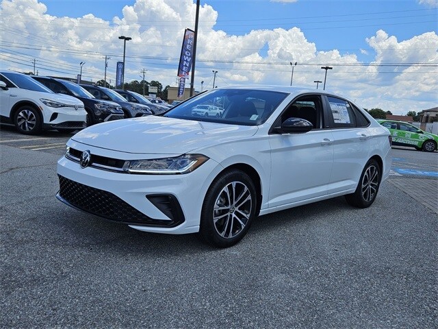 2025 Volkswagen Jetta 1.5T Sport photo 3
