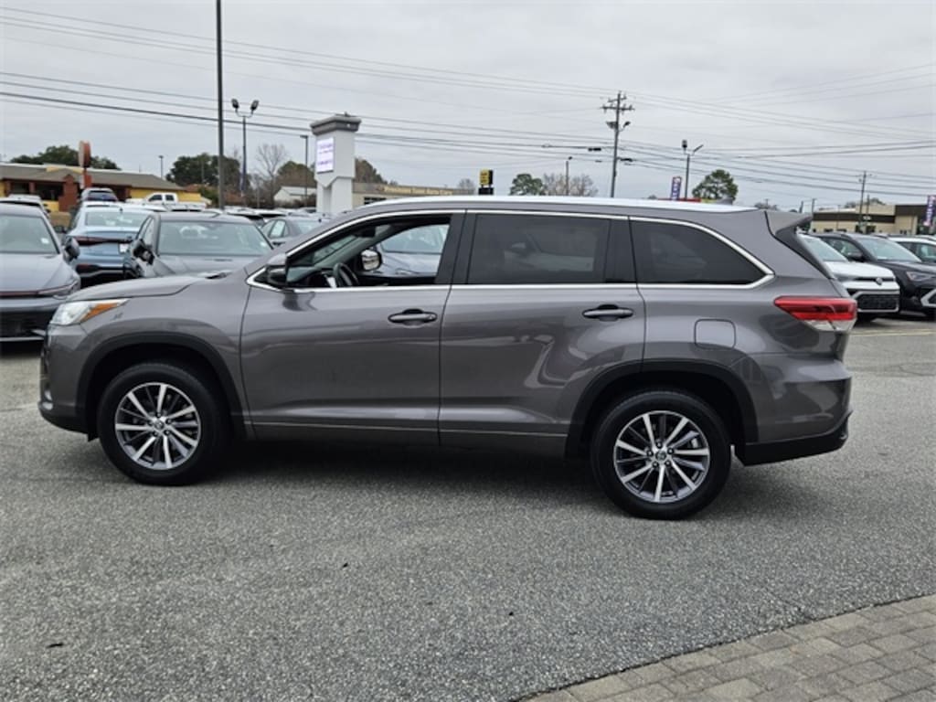 Used 2018 Toyota Highlander XLE V6 SUV