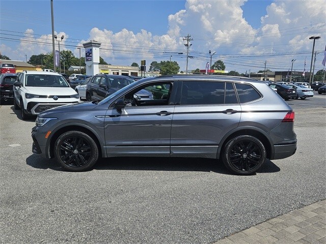2022 Volkswagen Tiguan SE R-Line Black photo 4
