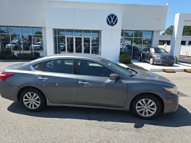 Used 2017 Nissan Altima S with VIN 1N4AL3AP5HC188829 for sale in Warner Robins, GA