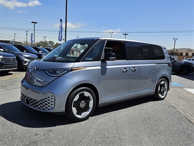 2025 Volkswagen ID. Buzz Pro Plus photo 3