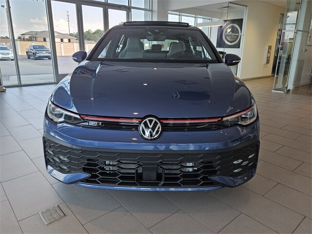 2025 Volkswagen Golf GTI Autobahn photo 2