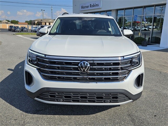 2026 Volkswagen Atlas SE photo 2